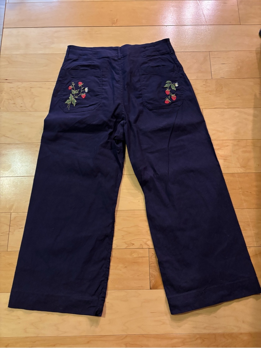 Anthropologie Maeve Colette pants embroidered strawberry pants 34 - Picture 4 of 9